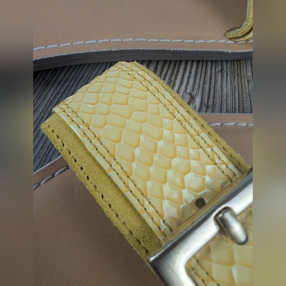 Ann Taylor Loft Yellow Slides Size 6 - Picture 5 of 11